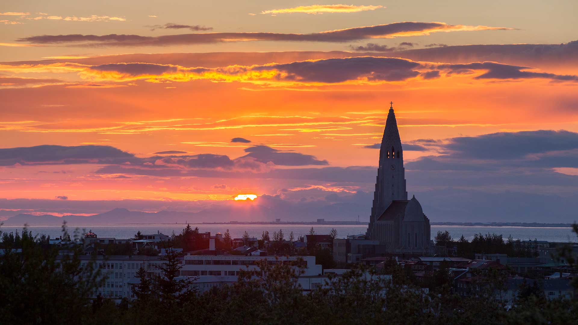 sunset over hallgrimskirkja church