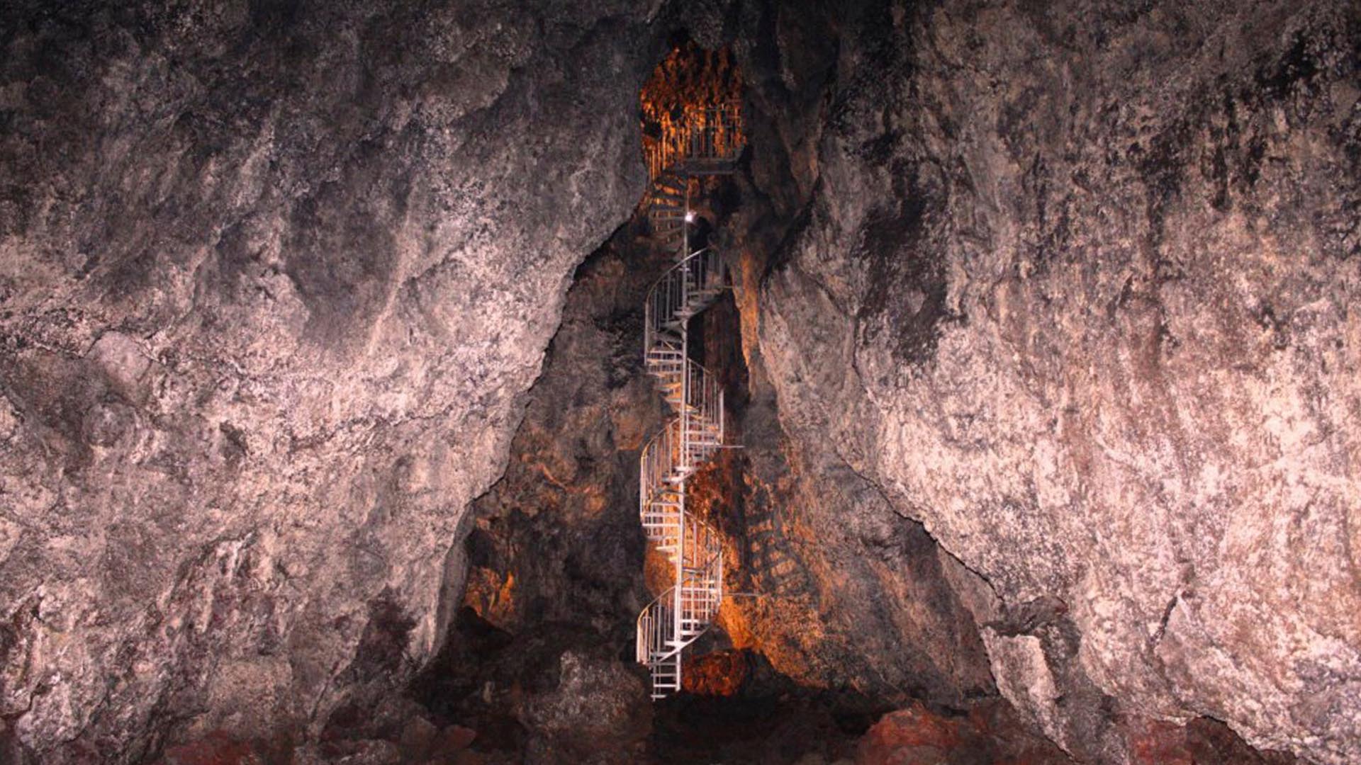 Vatnshellir lava cave, Iceland