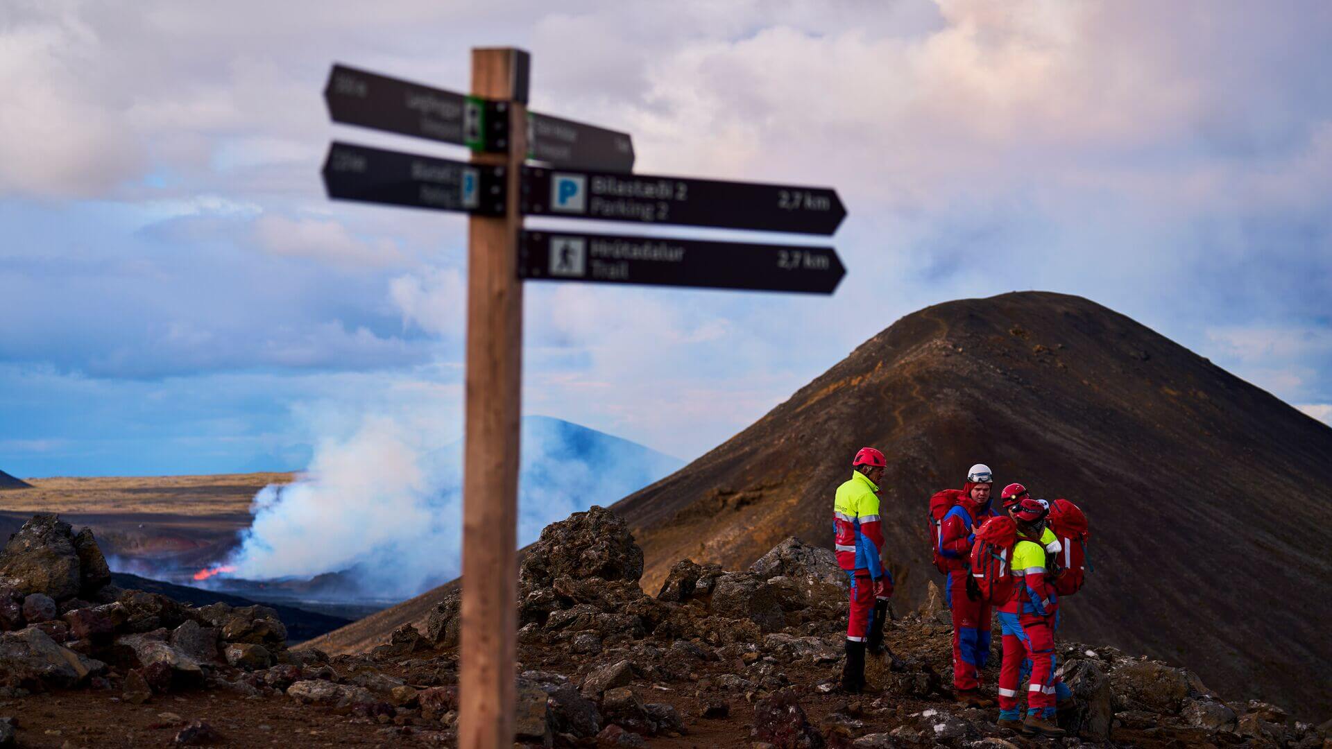 Hiking to see the volcano eruption at Fagradalsfjall