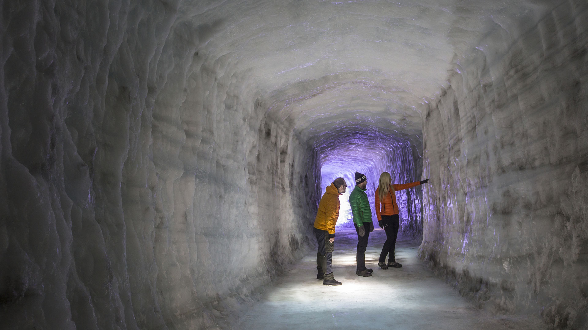 people inside into the glacier tunnel