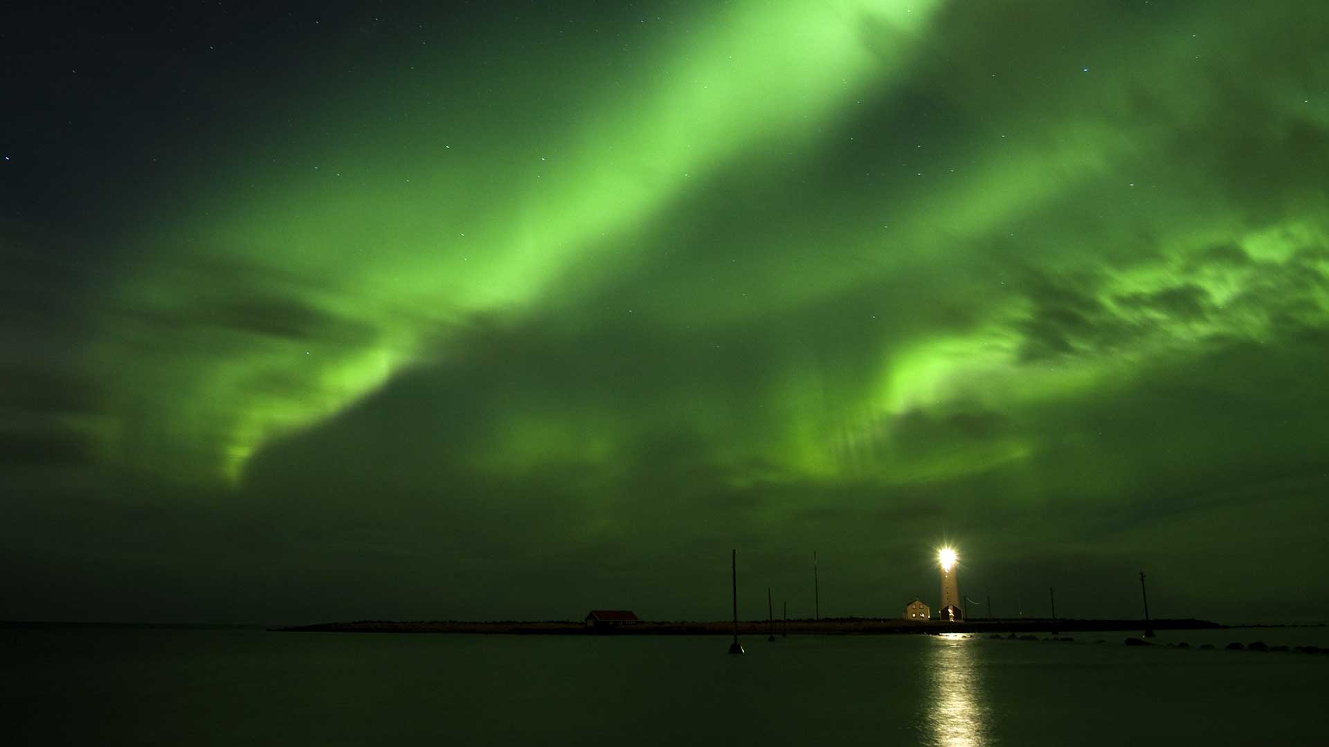 Northern lights over Grotta Lighthouse, Reykjavik