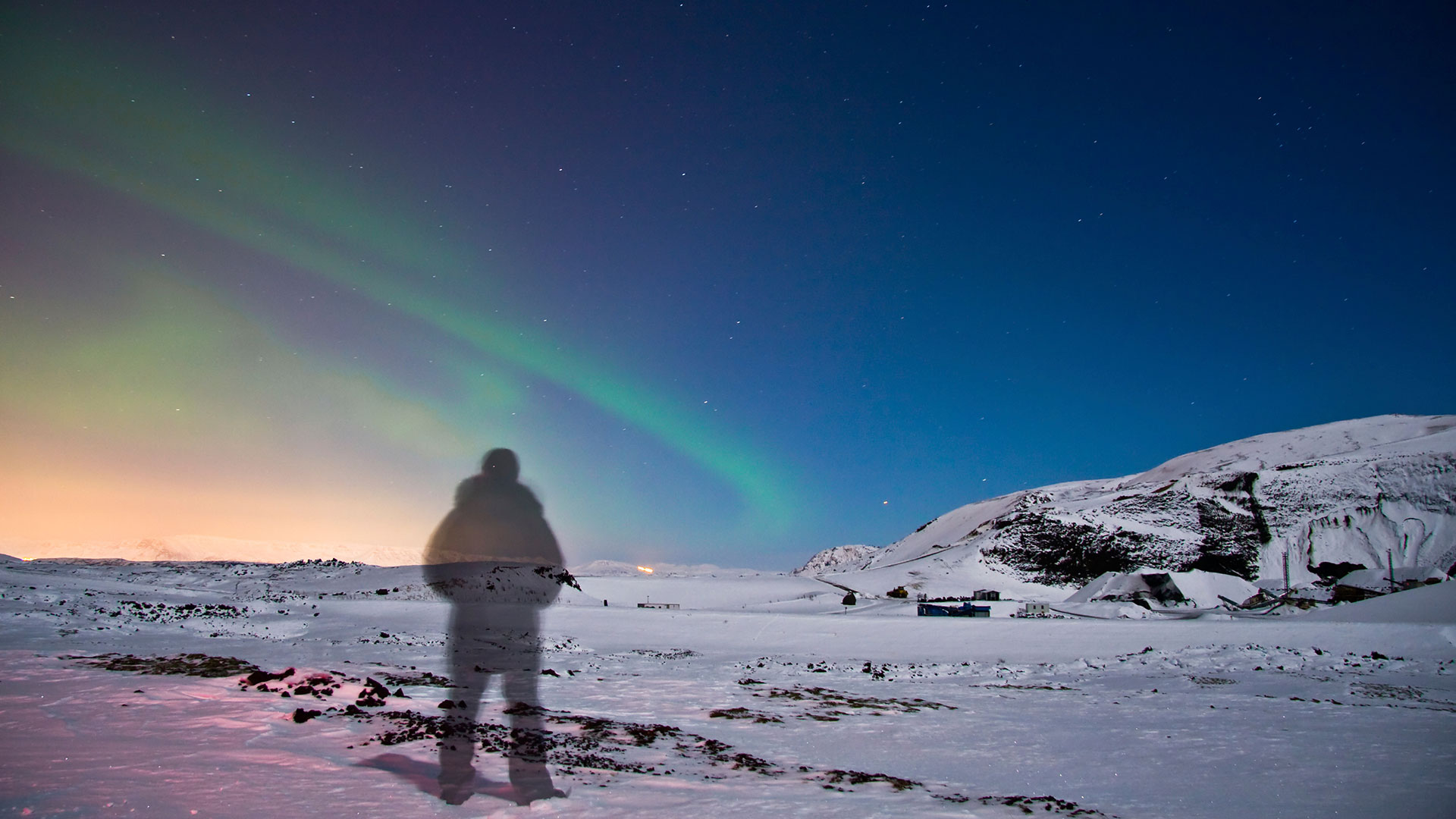 Colourful northern lights in Iceland