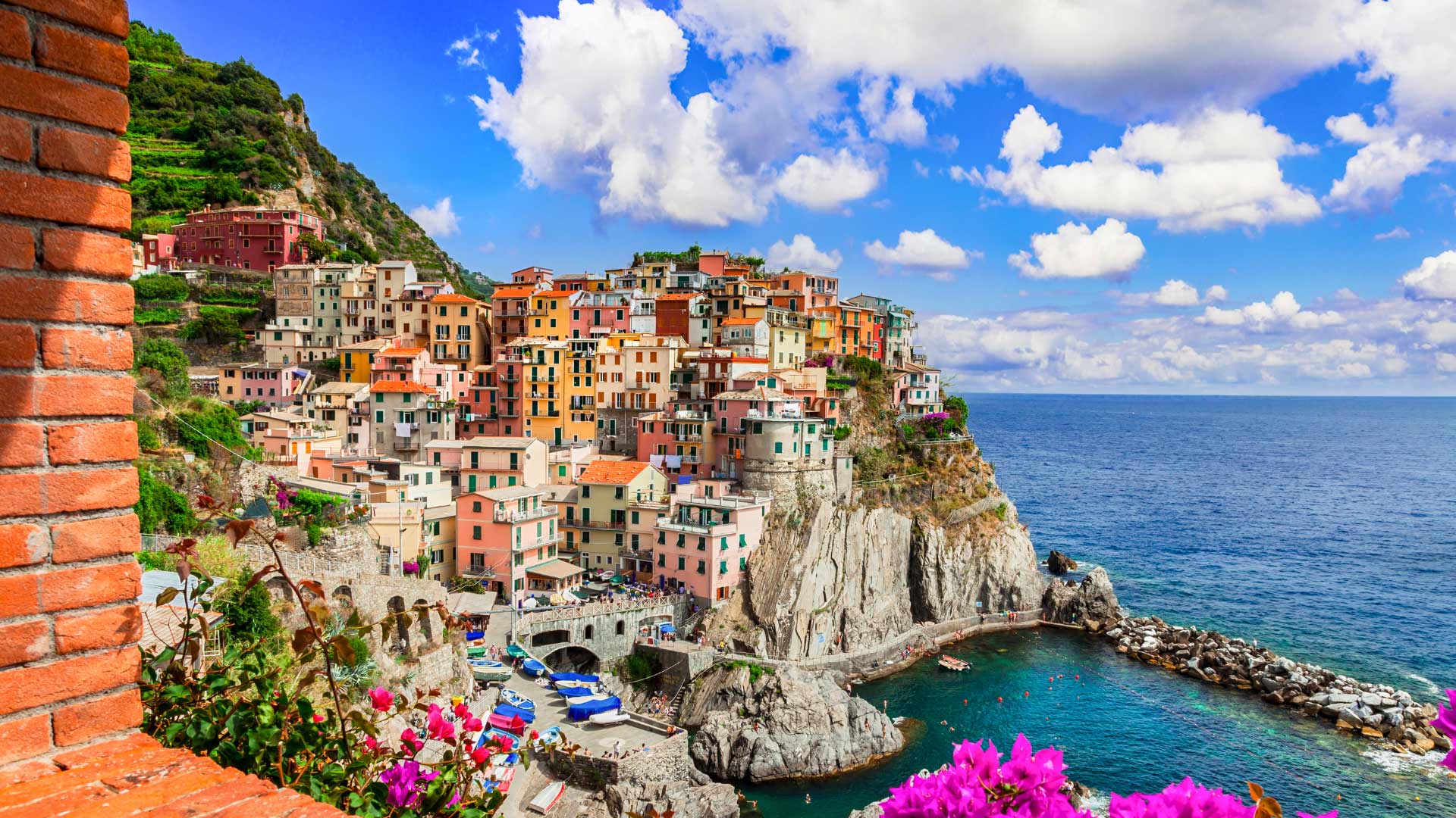 Colourful houses along the Cinque Terre