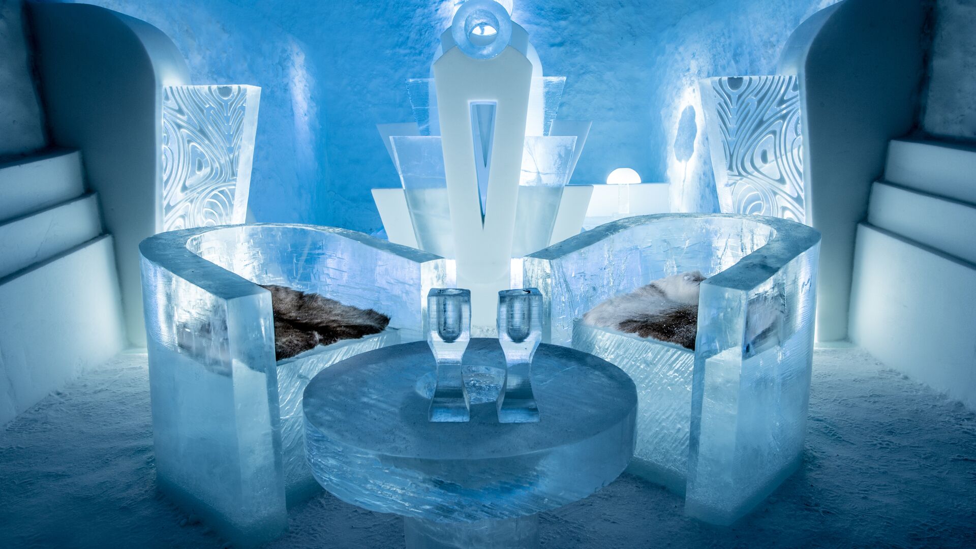 Once Upon a Time deluxe suite in the Icehotel ©icehotel and ©asaf-kliger