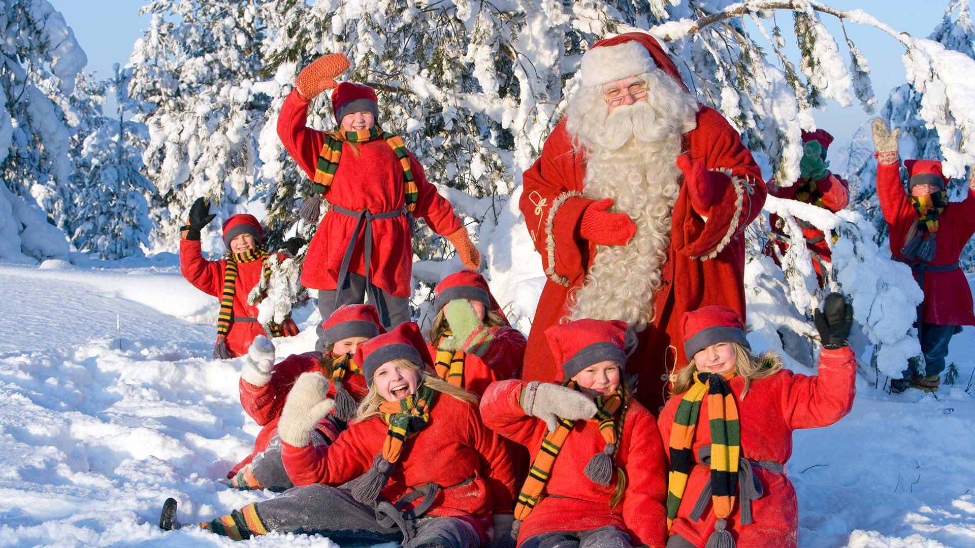 Santa Claus and a group of his Elves in the snow ©Visitrovaniemi.fi