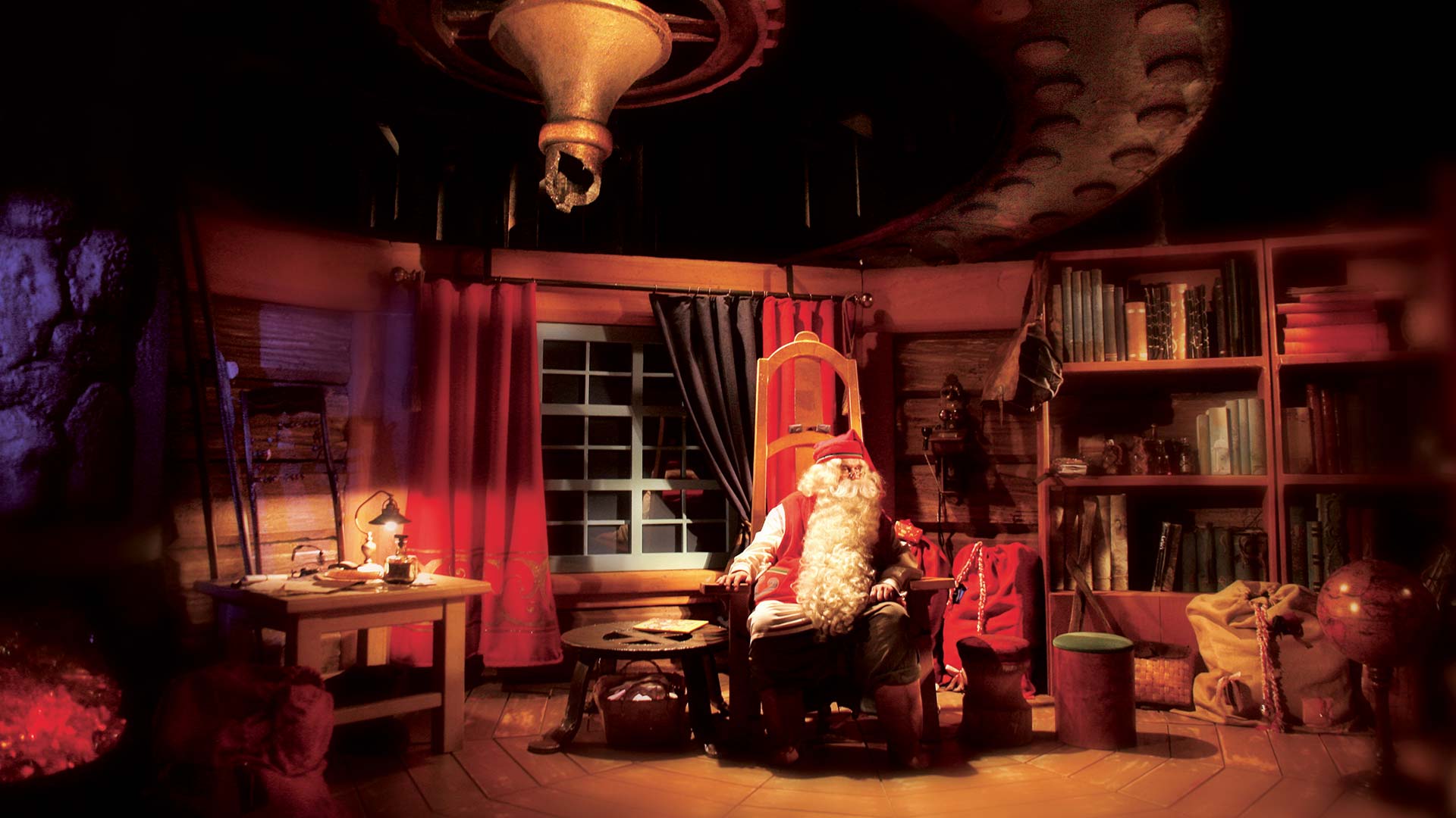 Santa in his office ©Visit Rovaniemi