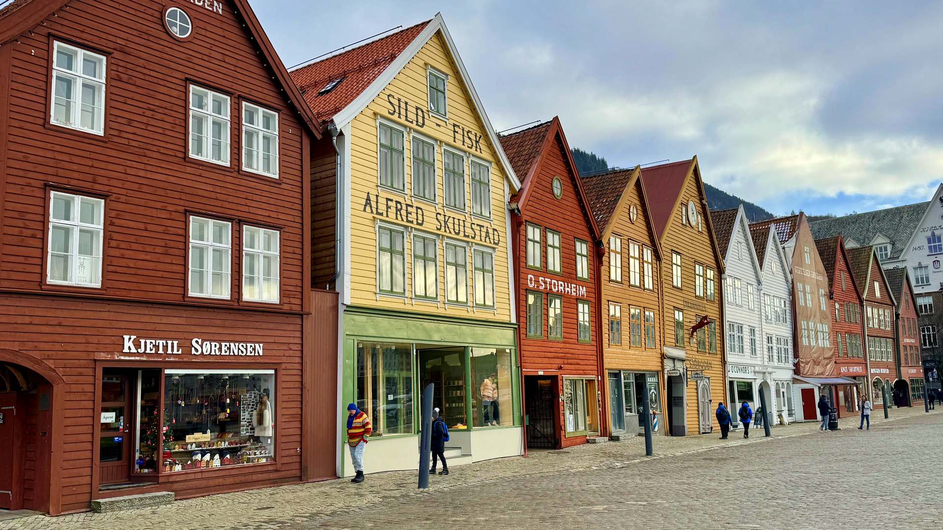 Colourful store fonts in Bergen