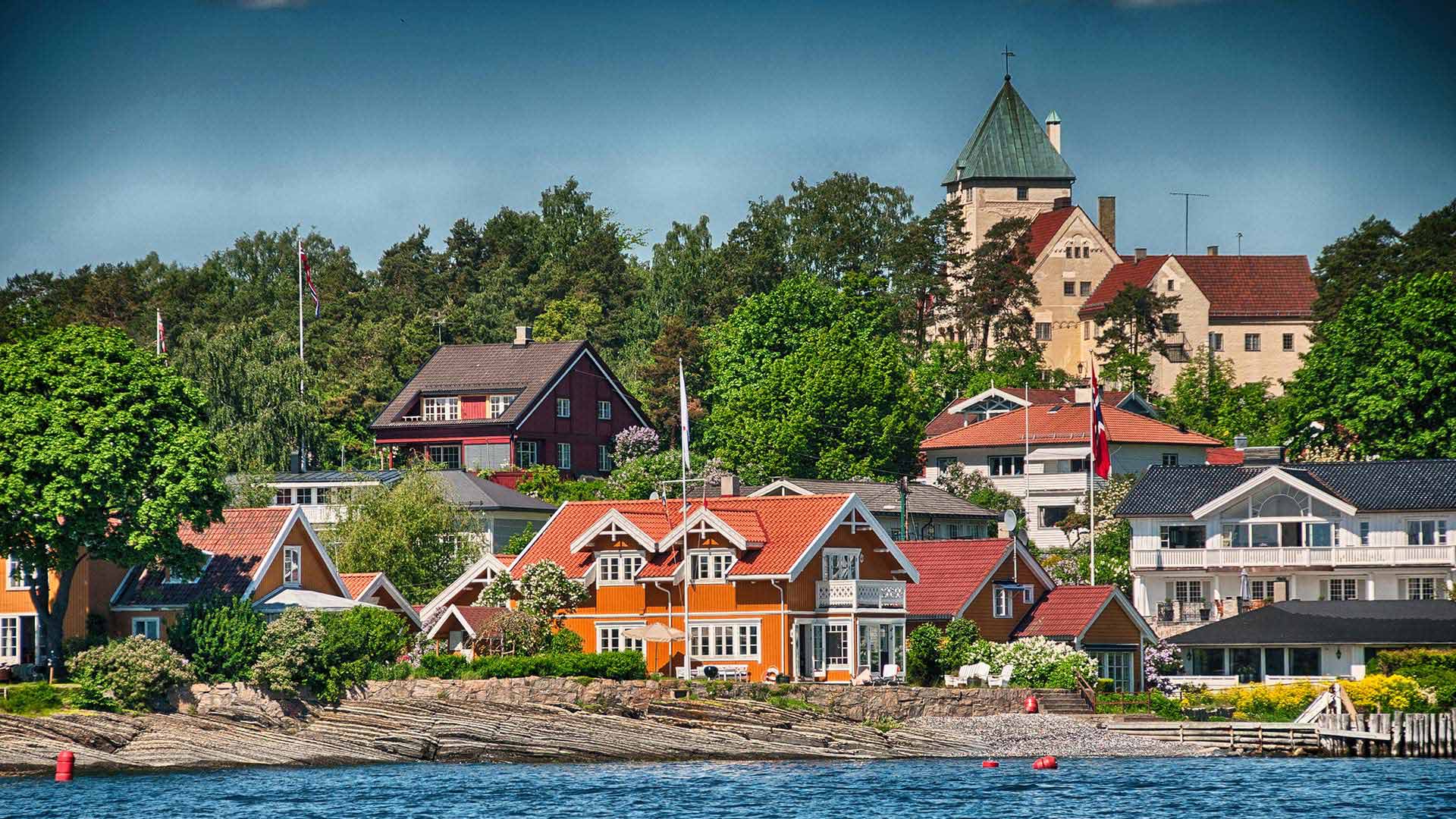houses along oslo fjord