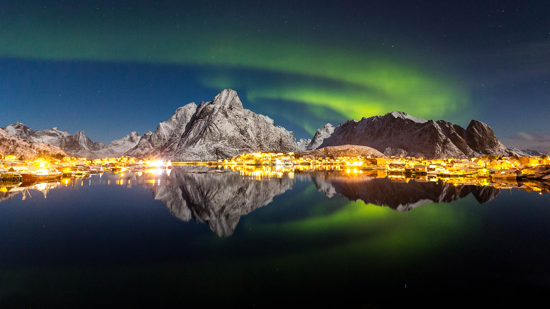 Northern lights over the Lofoten Islands, Norway