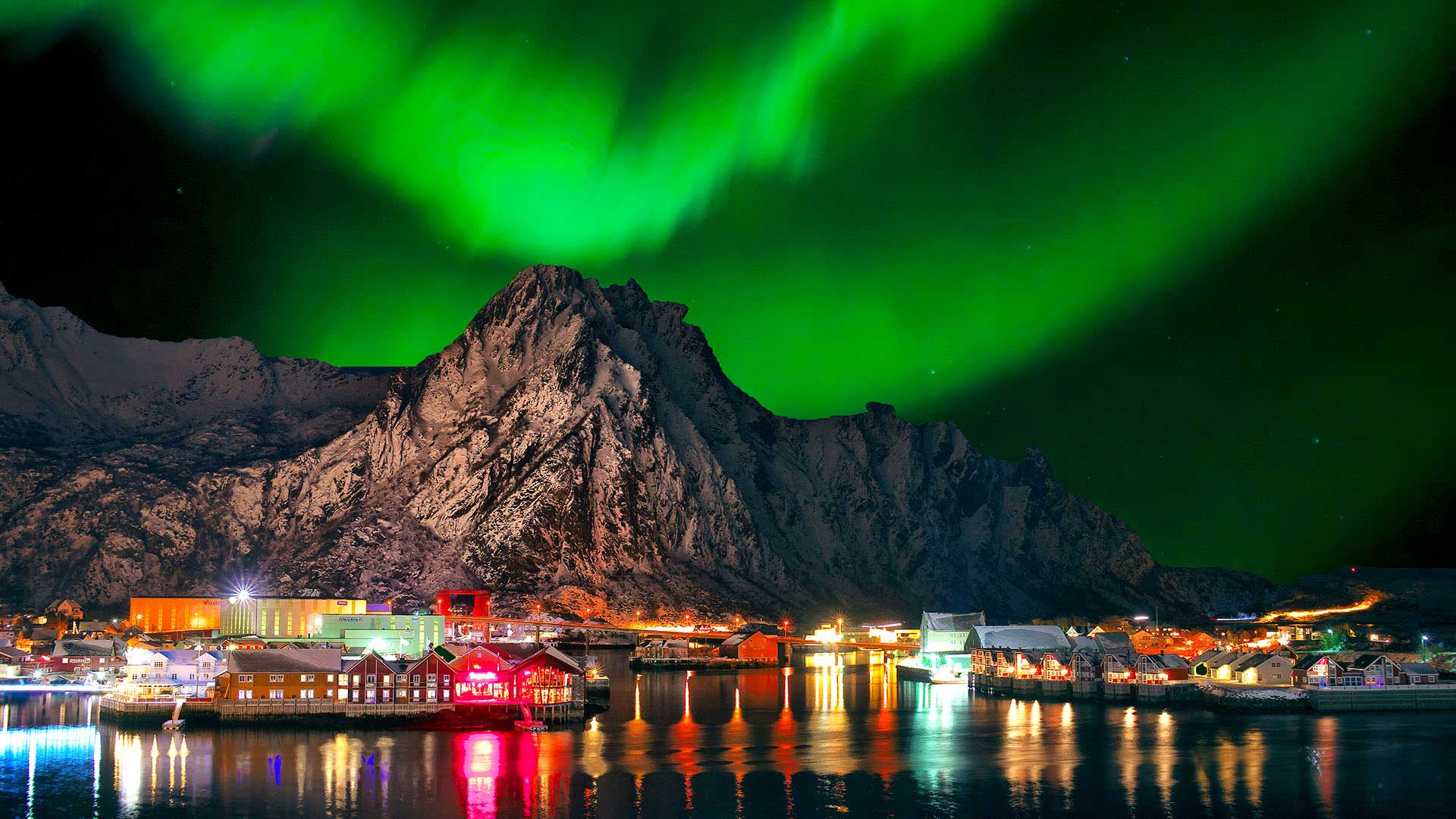 Northern lights over Svolvær seen from Hurtigruten