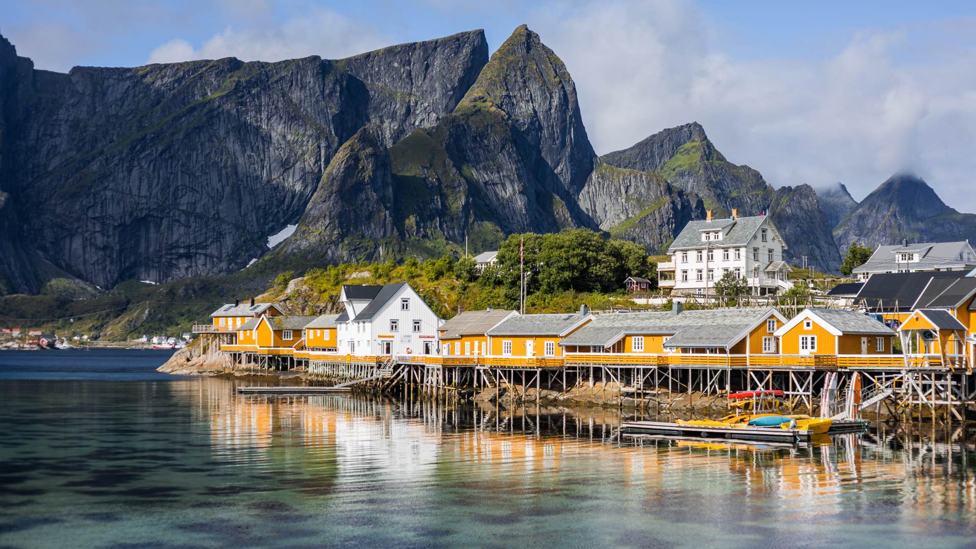 sakrisoy island lofoten norway