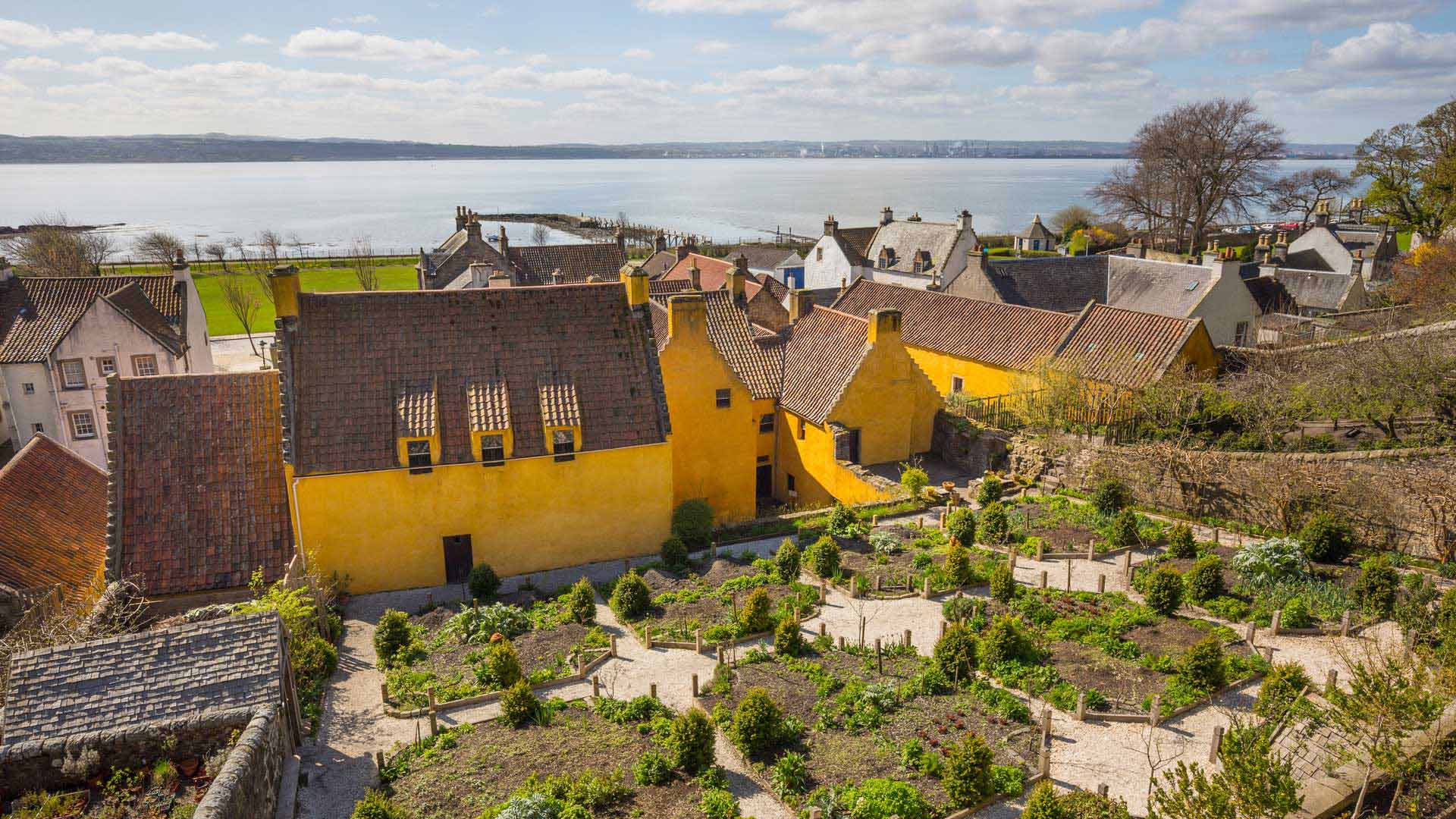 Culross village, filming location of Outlander in Scotland