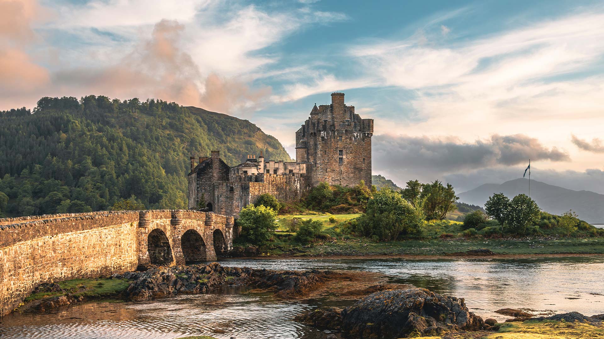A view of the Eilean Donan Castle in sunset