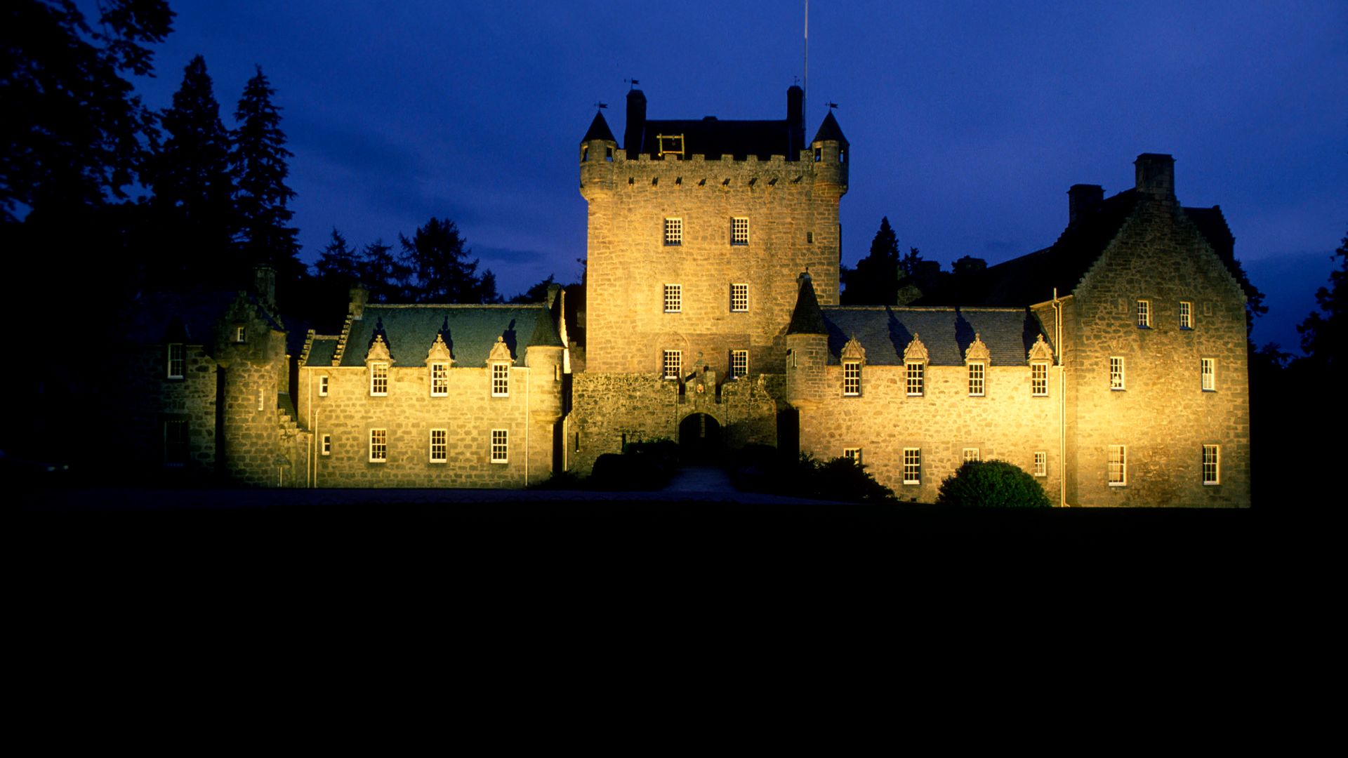 cawdor castle at night