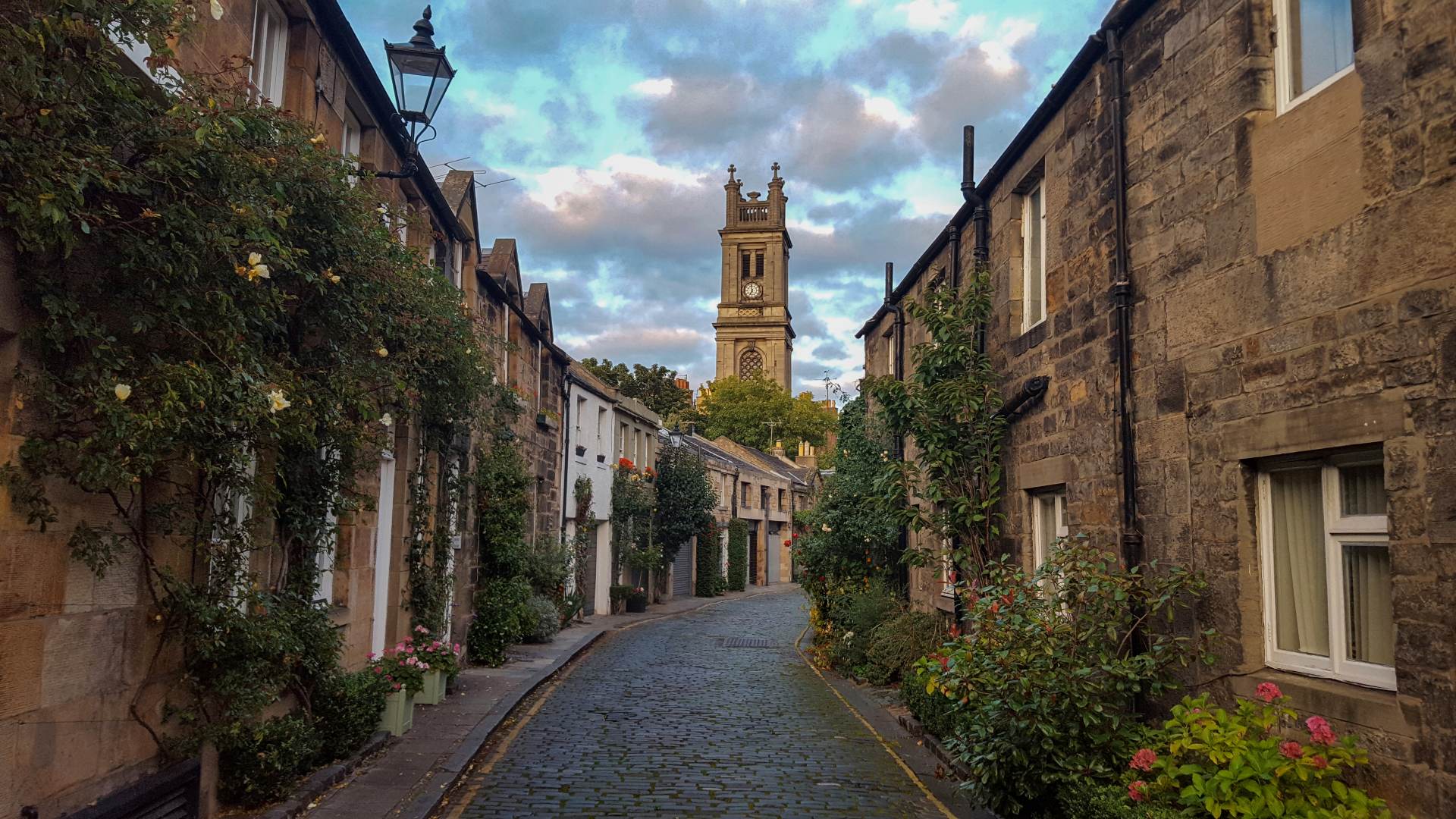 Pretty Circus Lane in Stockbridge, Edinburgh New Town