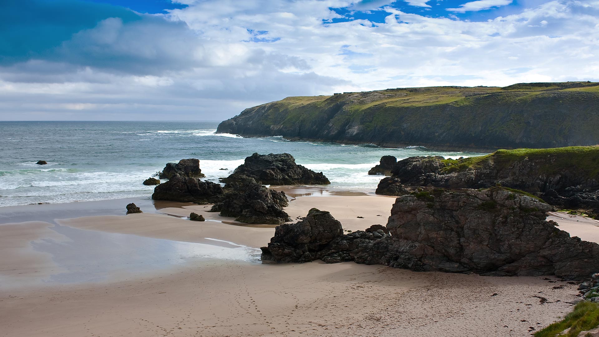 durness beach and surrounding hills