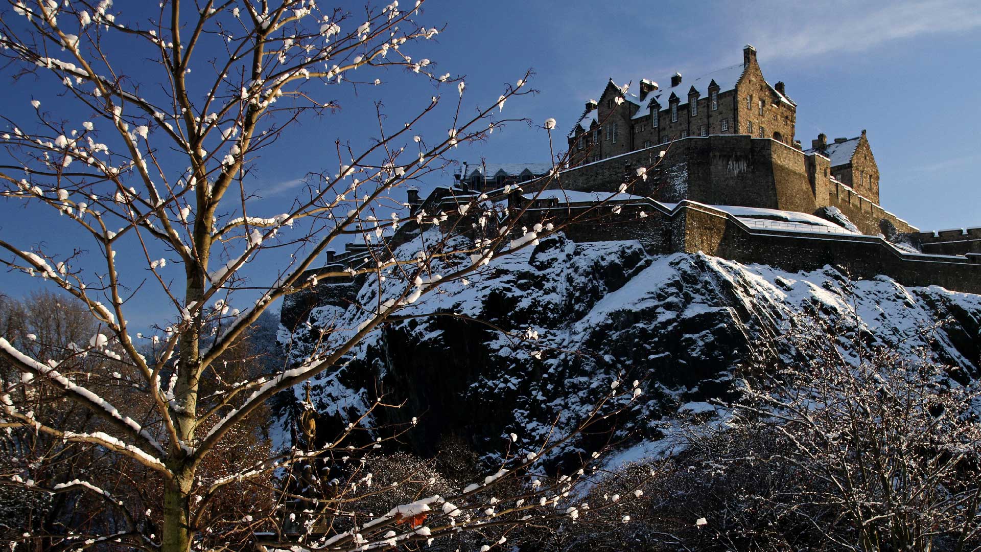 Edinburgh Castle covered in snow in the winter