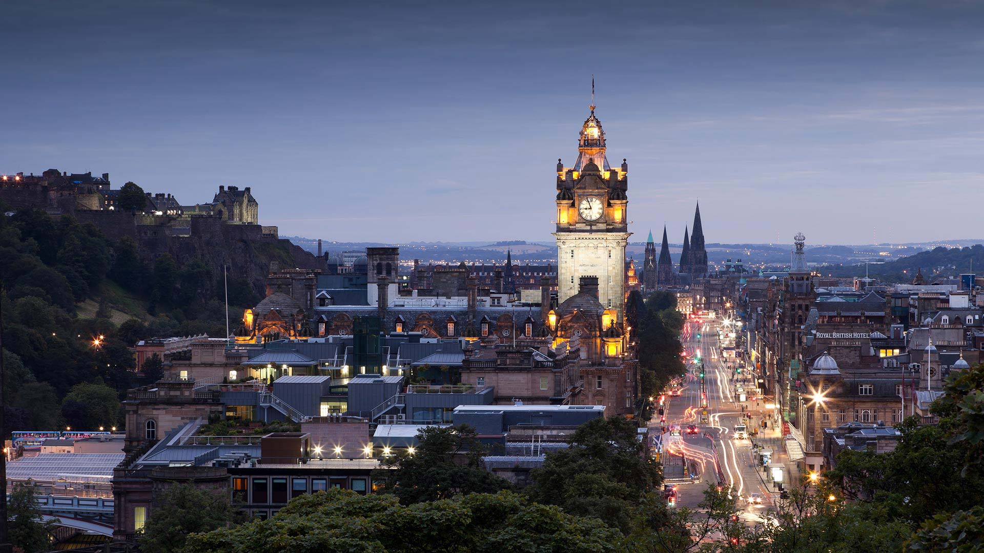 Edinburgh cityscape by evening