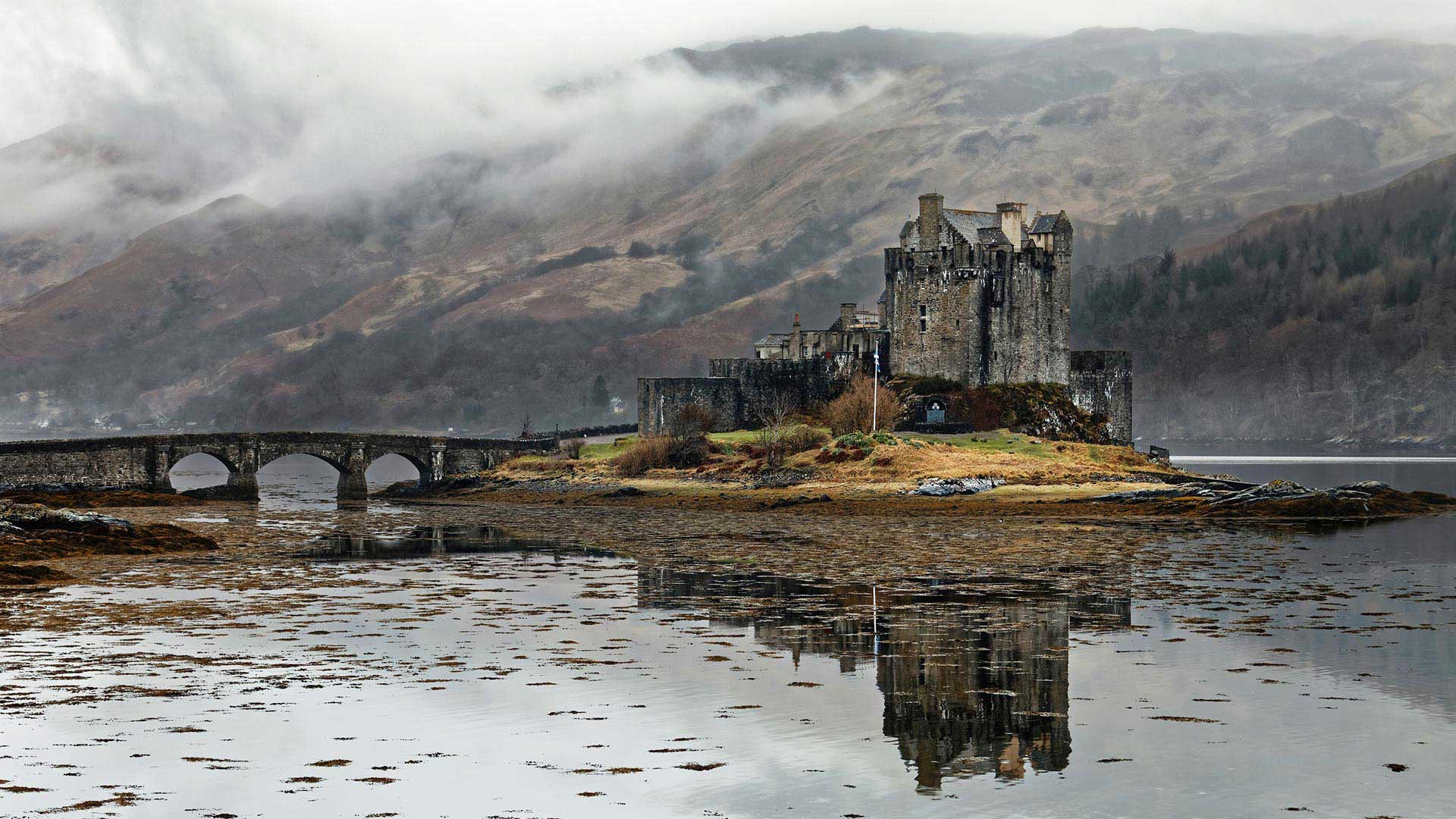 eilean donan castle in the mist