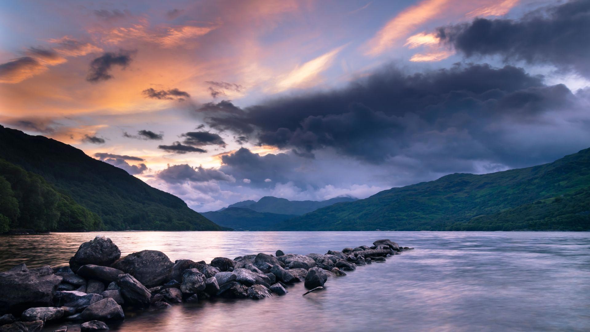 loch lomond and mountains