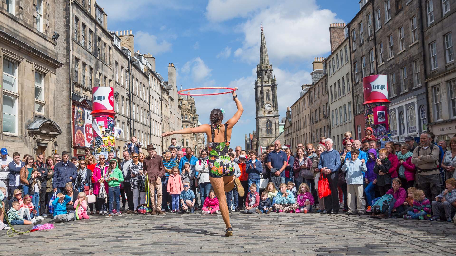 Performer on the Royal Mile during Edinburgh's Fringe festival, Scotland