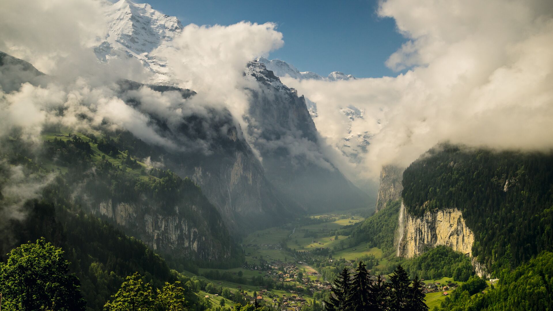 Lauterbrunnen Valley, Bernese Oberland, Switzerland 