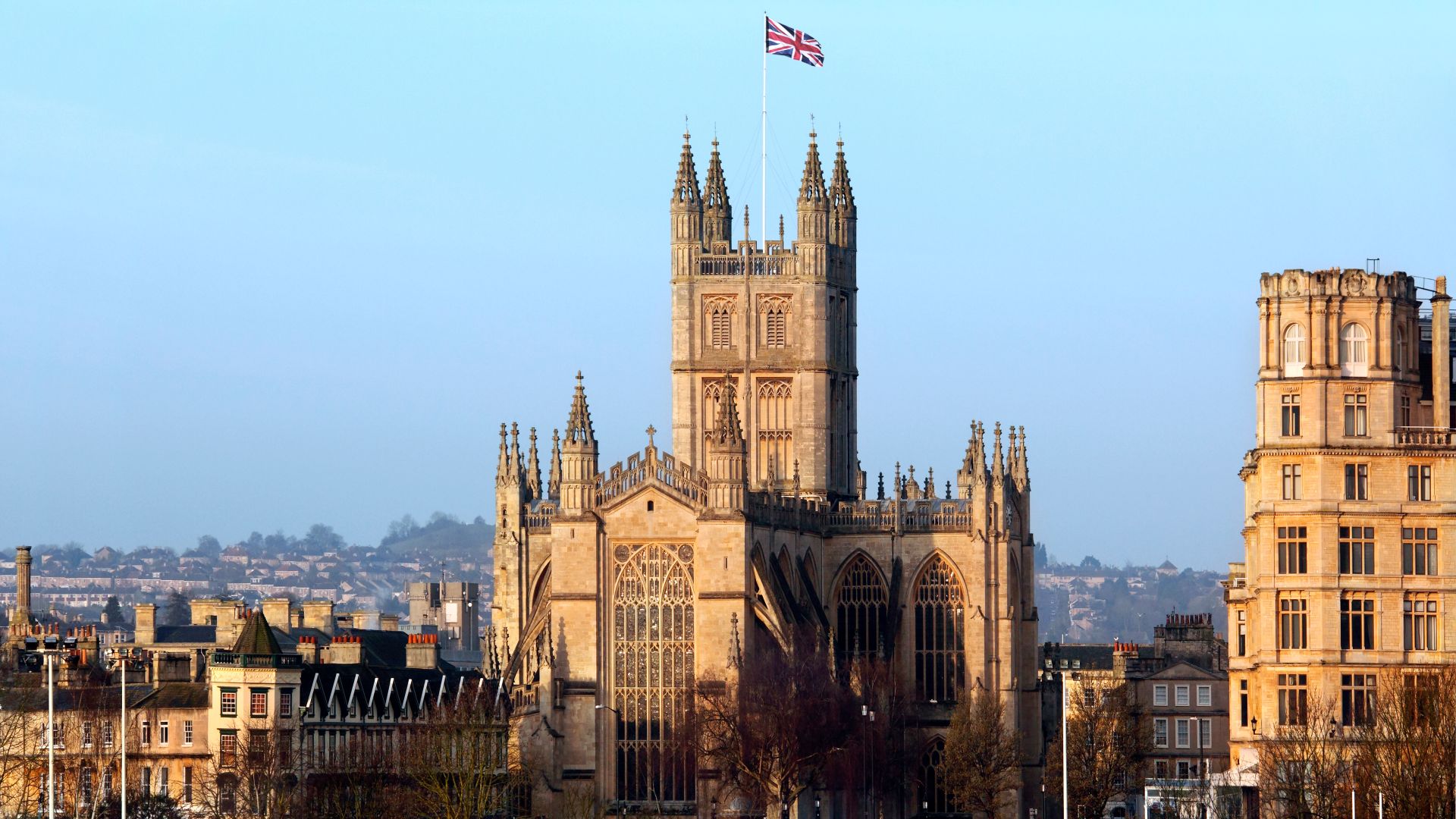 early morning sunlight on Bath Abbey in England