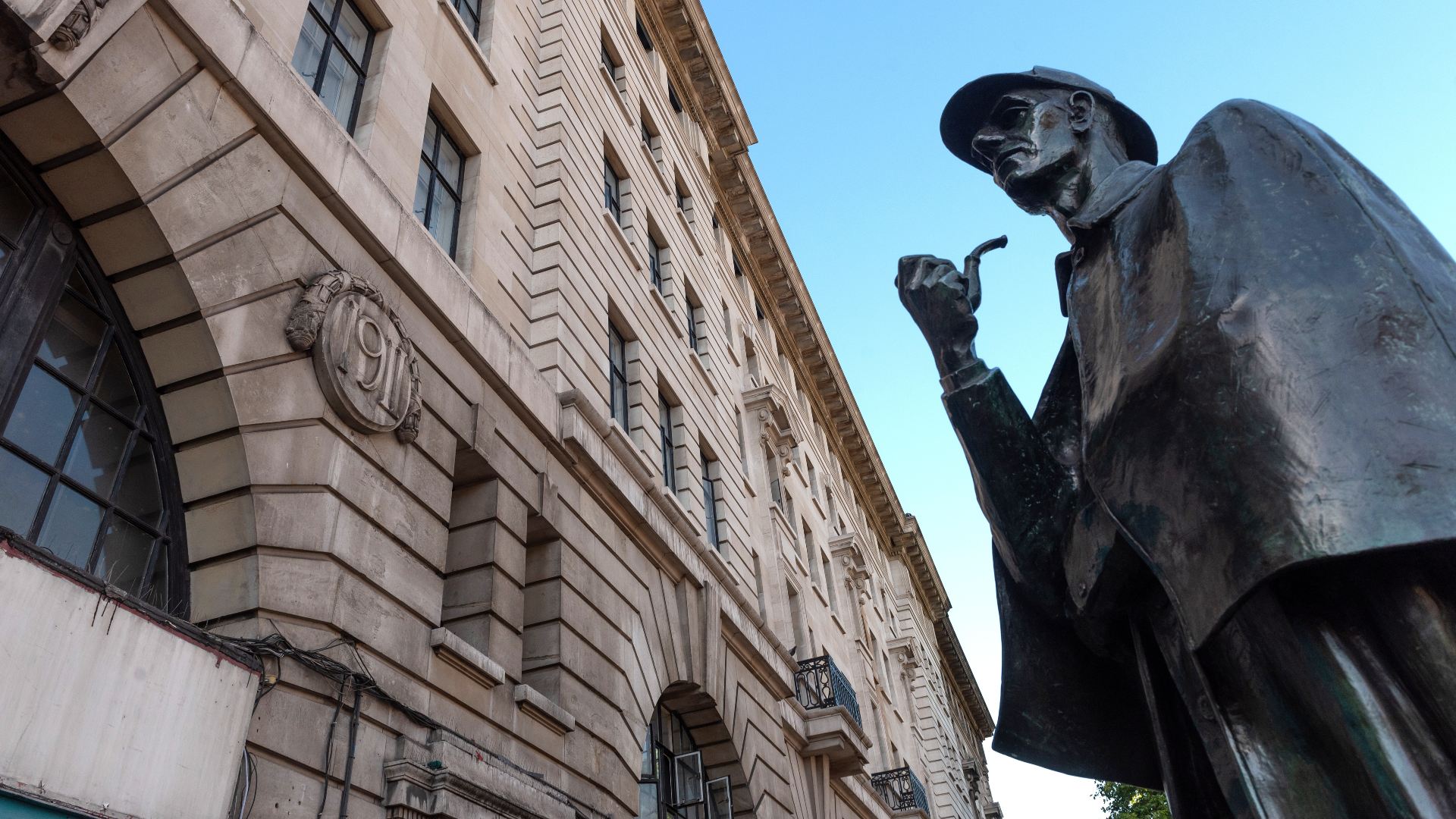Sherlock Holmes statue in London