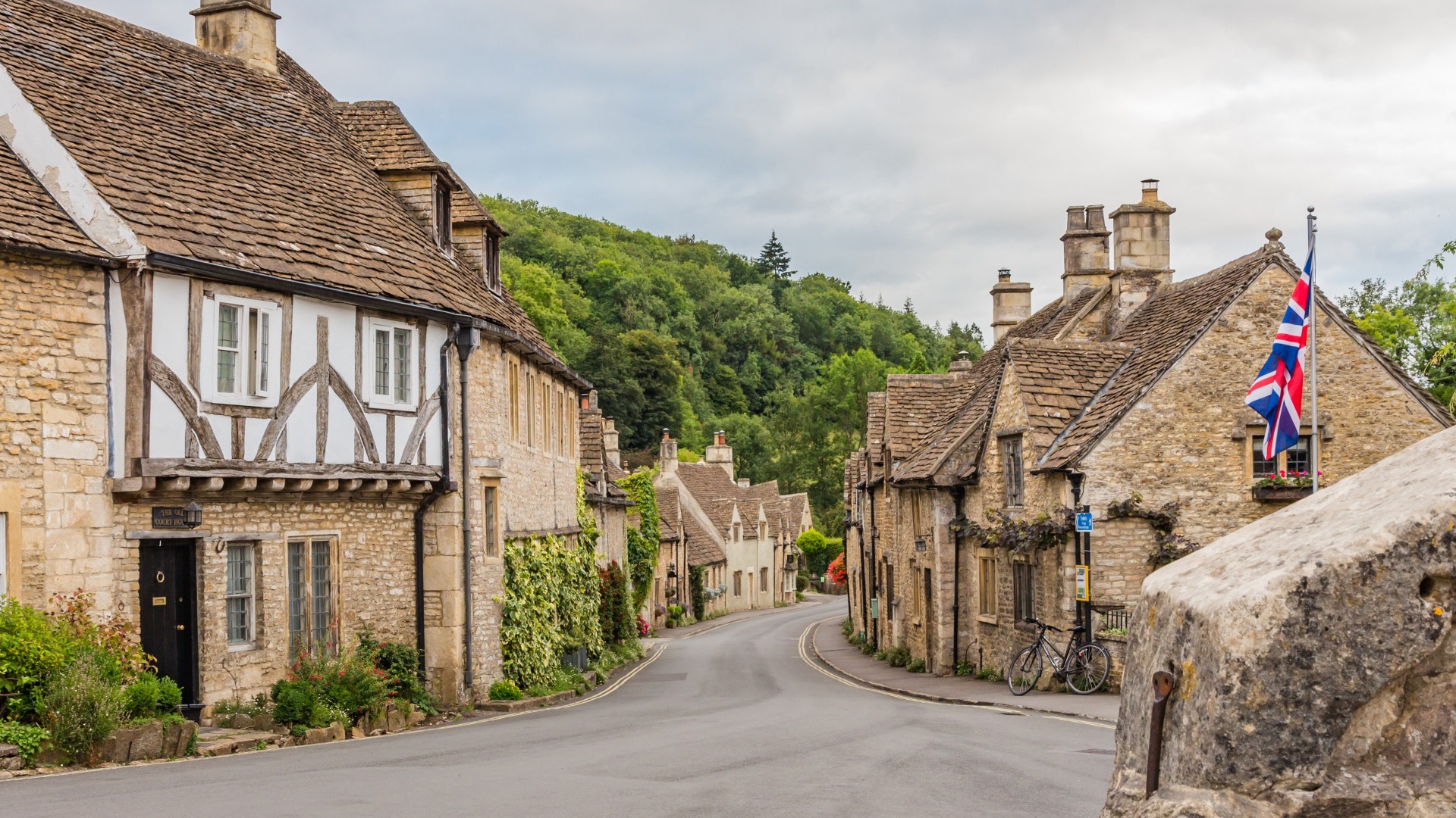 castle combe in cotswolds in summer